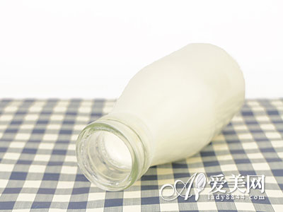 每天喝多少酸奶合适? 喝酸奶的15个健康常识的图片 第1张