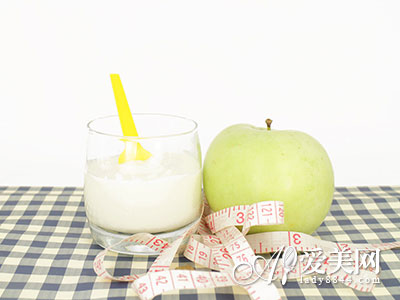 每天喝多少酸奶合适? 喝酸奶的15个健康常识的图片 第1张