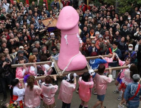 日本男根节塞尔维亚睾丸节 盘点世界变态节日（组图）