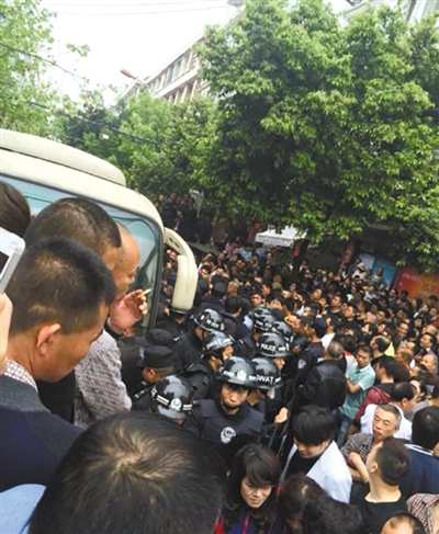 媒体还原浙江苍南城管<em>打人事件</em>过程(图)-临时工