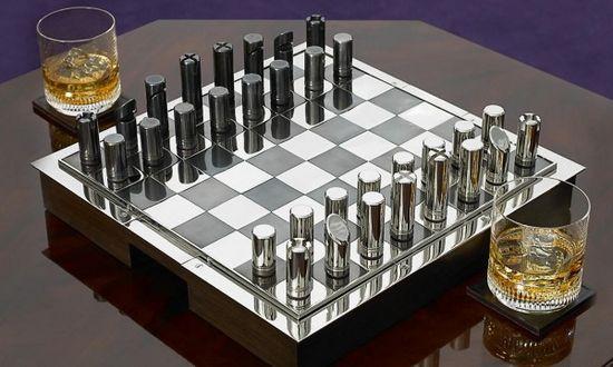 国际象棋彰显贵族气质 千奇百怪的装饰棋带回