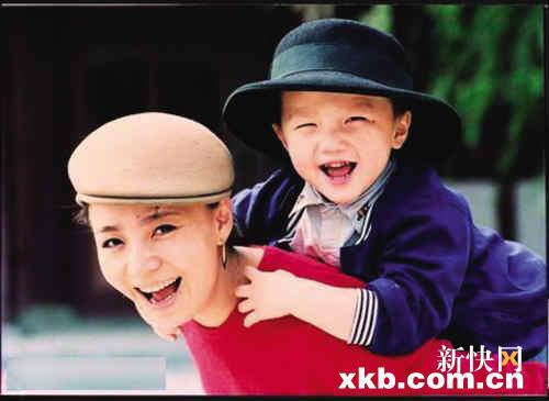 吕丽萍宋丹丹吴孟达 盘点至少离过两次婚的明星