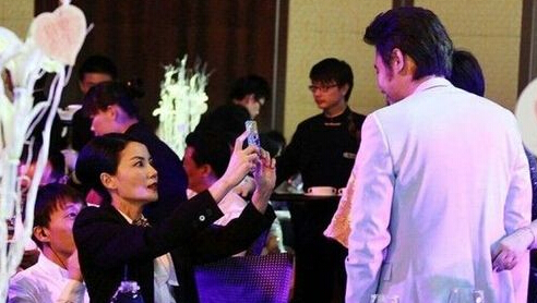 吴秀波开口否认与王菲地下<em>情</em> 与汤唯<em>车震</em>被拍