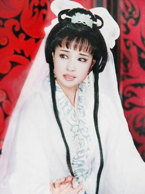  刘晓庆扮 嫩上瘾:新剧再演少女 梳麻花辫亮相-刘