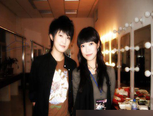 起底娱圈同性恋 台湾经纪人娶妻后玩男男3P-香