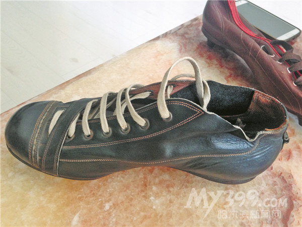 哈尔滨鞋迷专收藏冷门鞋 有国内最早量产足球