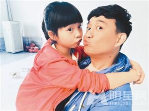 学校 接 女儿 组图 爸爸 回来 了 李 小鹏 女儿 萌 化 ...