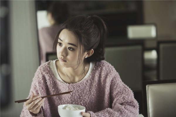 “呆萌小吃货”赵丽颖俘获观众 与陈晓公开恋情网晒亲热大头照【组图】 