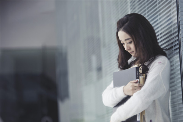 “呆萌小吃货”赵丽颖俘获观众 与陈晓公开恋情网晒亲热大头照【组图】 