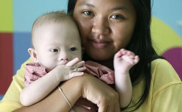 澳 夫妇 寻泰国 代孕 母亲诞下龙凤胎 患病男婴遭