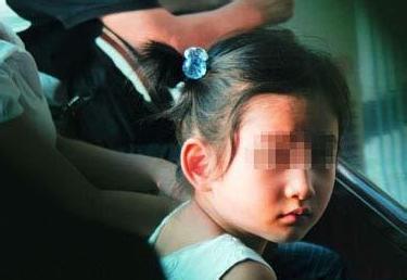 11岁女孩被母亲男友强奸 小丽出生于1997年9月14日,从小成长在一个没
