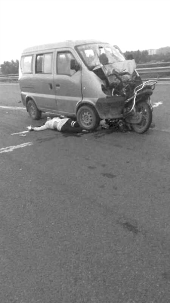 哈肇公路摩托车与面包车相撞致一人死亡-车祸