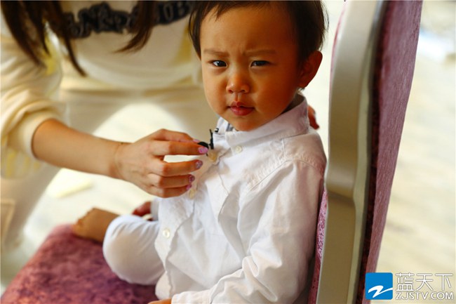 萌娃语言天赋大比拼 奥莉惜字如金甜馨封帝