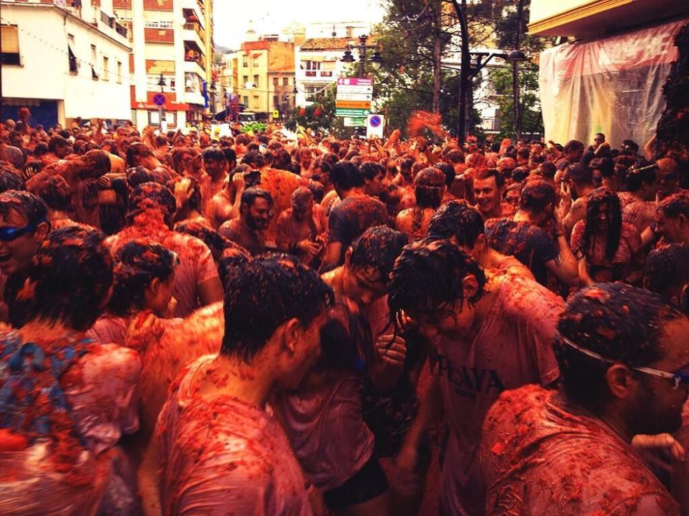 西班牙20000人上演 番茄大战  消耗125吨 番茄- 