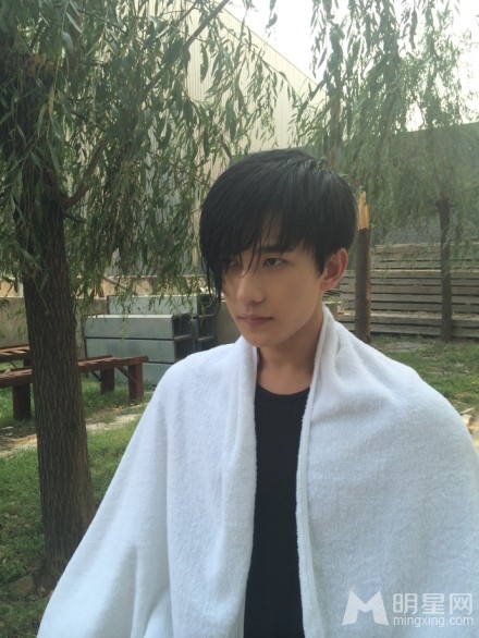 杨洋<em>盗墓笔记</em>剧照曝光 小卷毛造型帅翻天-<em>盗墓</em>