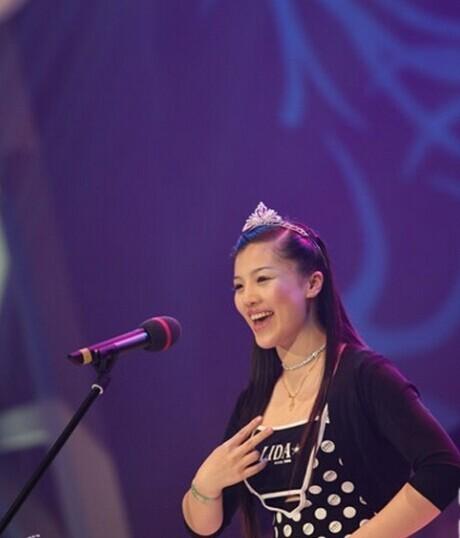 葛天18岁参加选秀旧照曝光 身材高挑略显土气