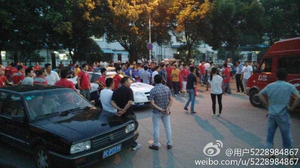 京东上海青浦仓库工人集体堵大门-工作地|青浦