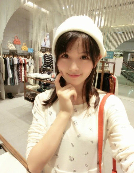 南昌大学校花走红网络 网友:比奶茶妹妹更清纯