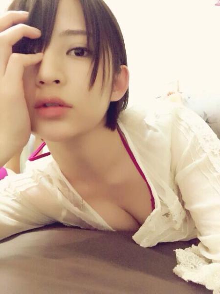 日本举行少女自拍大赛 造型奇葩尺度火辣性感