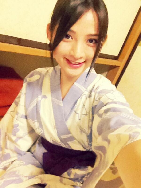 日本举行少女自拍大赛 造型奇葩尺度火辣性感