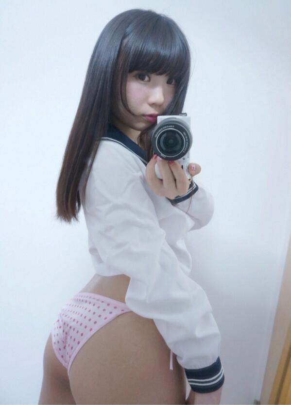 日本举行少女自拍大赛 造型奇葩尺度火辣性感