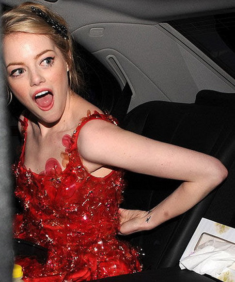 细数明星衣服撕裂瞬间主播大肚<em>崩开</em> 女舞者露