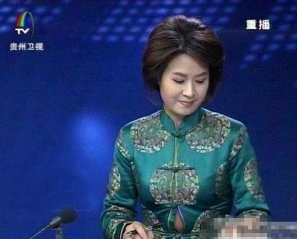 细数明星衣服撕裂瞬间主播大肚<em>崩开</em> 女舞者露