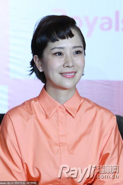 鲁豫戴发套吓呆众人 明星示范短发不是你想剪