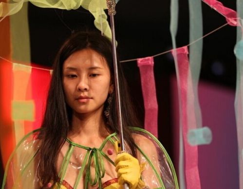 <em>环球小姐素颜雷人</em>抠脚大秀春光 网友调侃:泰国