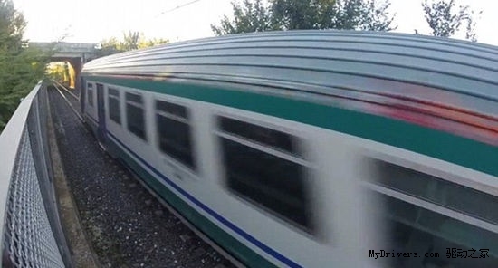 【高清图】意大利男孩卧轨玩冒险惊呆网友 网友痛批为“脑残”“作死”