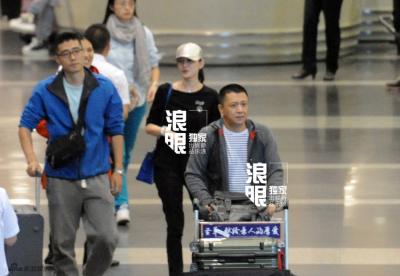 日前,李小冉徐佳宁夫妇现身首都机场,据知情人士透露此次二人是前往