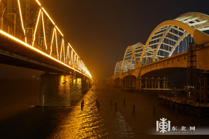 百年滨洲铁路桥挂上"国"字牌(高清组图)