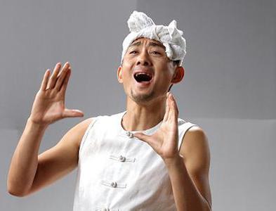  阿宝 女友现身同回公寓 长发美女是张冬玲还是