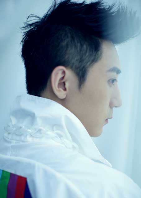 梁欢新歌《小机器人》险难产钟兴民称赞-梁