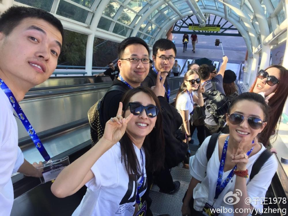 于正与baby佟丽娅马苏三美女游影城 网友羡艳