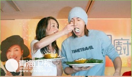 明星火辣喂食:陈晓喂赵丽颖吃虾 李玟潘玮柏嘴