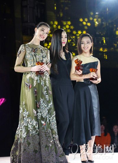 多:刘亦菲卖萌秀腰美过唐嫣-刘亦|唐嫣|周笔畅|