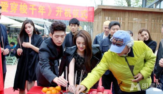 相爱穿梭千年开机 郑爽井柏然携手共谱恋曲-相