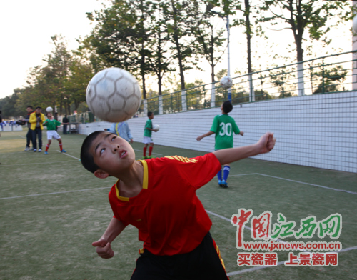 江西西山学校6名足球小子入选北京国安队 -西