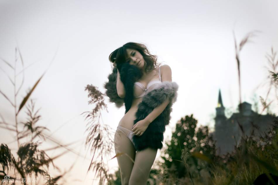 用情夫钱包养男艺人?女主播 王婧 容留他人 吸毒 