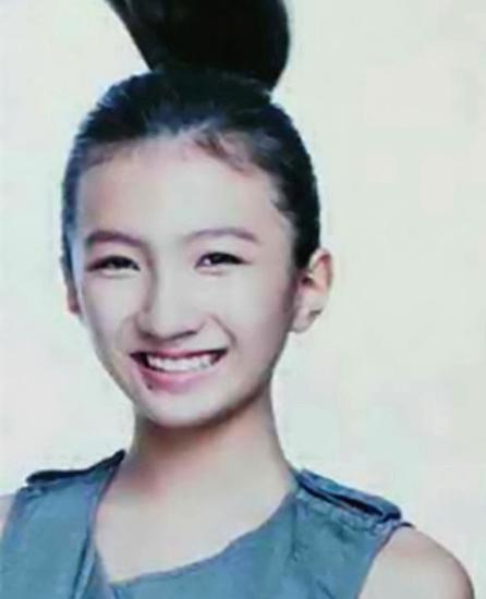 胡军14岁女儿近照曝光 外形清纯靓丽颇具星范