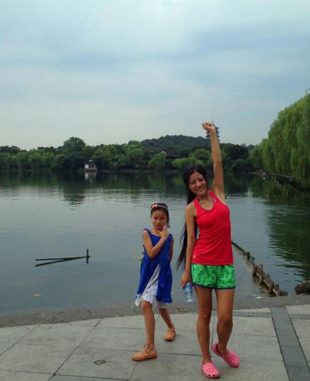 最美马拉松女孩自拍晒美胸 旗袍装比赛亮眼-最