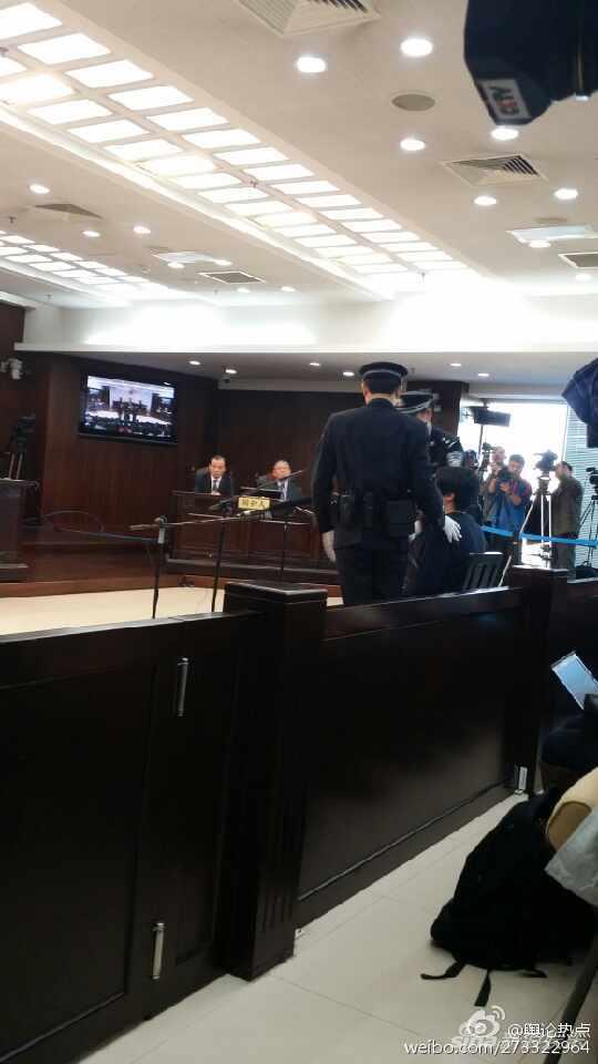  房祖名现身 庭审 表示已考虑清楚是否认罪(图)-