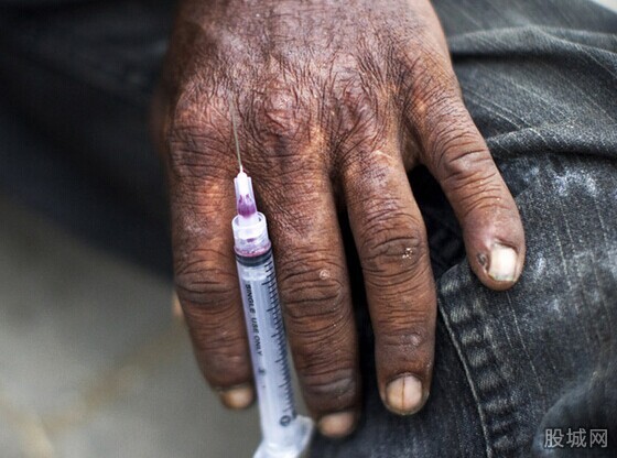 父子吸毒拘留所相遇 剧情狗血又奇葩(图)