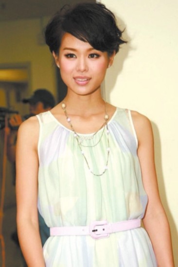 胡杏儿公开恋情 与男友台北街头热吻-胡杏儿,恋