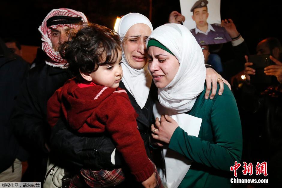 日本 记者土 叙 边境 等待被IS扣押人质获释- 边境 