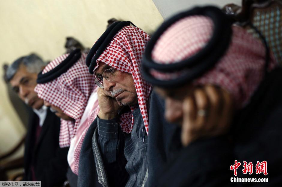 日本 记者土 叙 边境 等待被IS扣押人质获释- 边境 