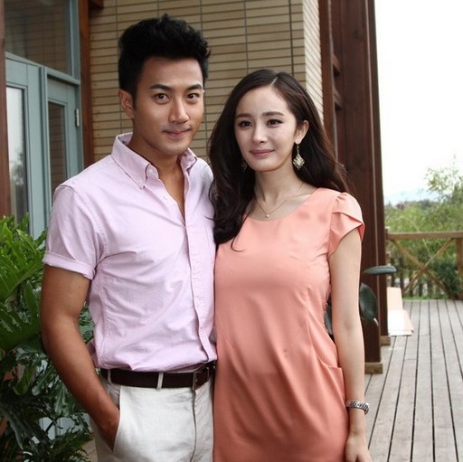 杨幂一家三口坐飞机去拜年啦-杨幂|刘恺威