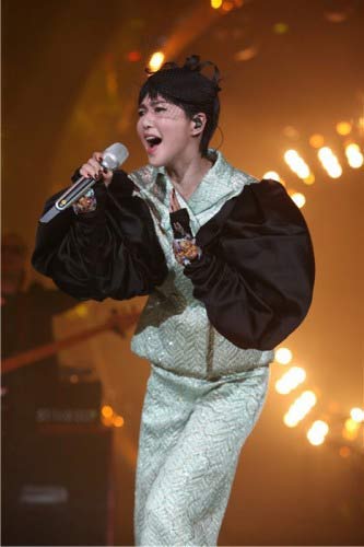 《我是歌手》第三季谭维维夺冠 李佳薇踢馆失败