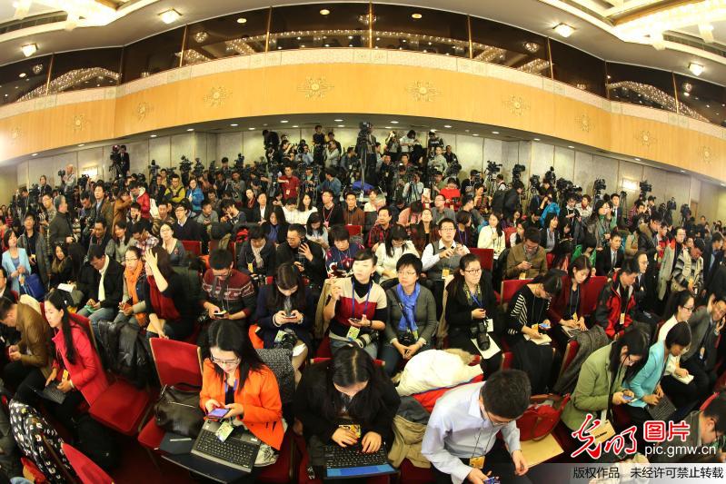 国政协举行首场新闻发布会 吕新华答记者问-两